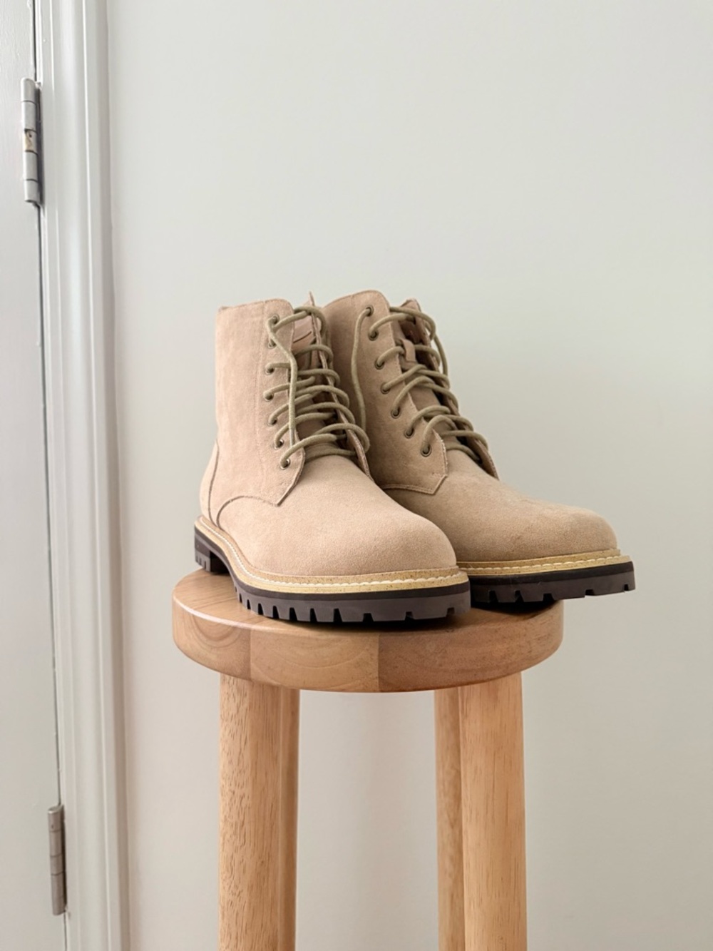 Women’s Suede Lace-Up Boots in Beige/Tan